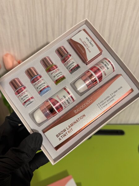 Brow lift et Teinture Sourcils