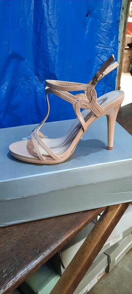 Talon en pointure 37 brode