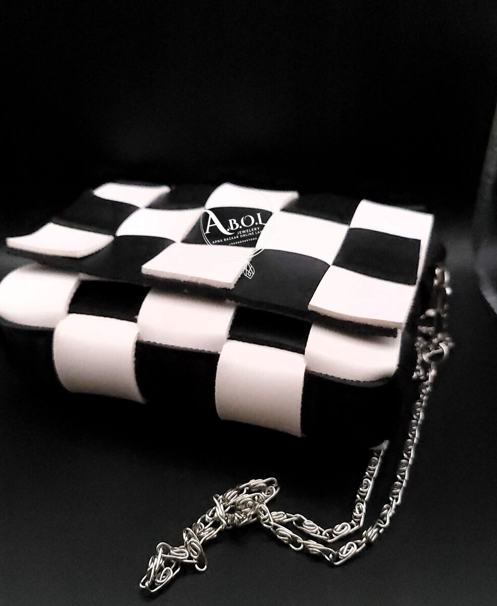 Kids bag with big chain black and white