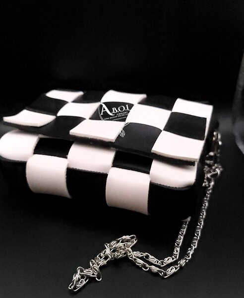 Kids bag with big chain black and white