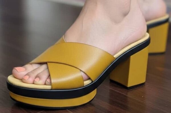 Sandales à talons hauts jaunes