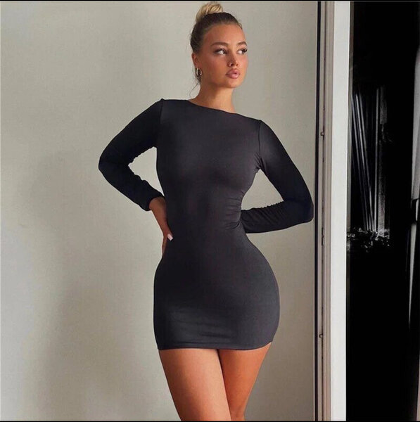 Robe moulante noire élégante
