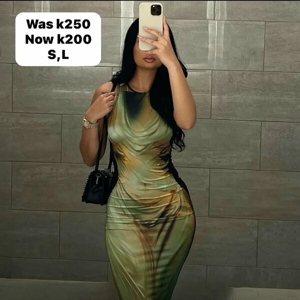 Women's figure-hugging dress with print, off-the-shoulder