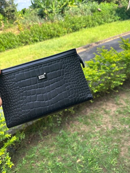 Pochette en cuir noir élégant