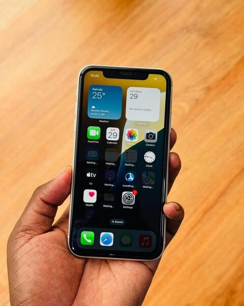 iPhone 11 64GB (Pre owned)