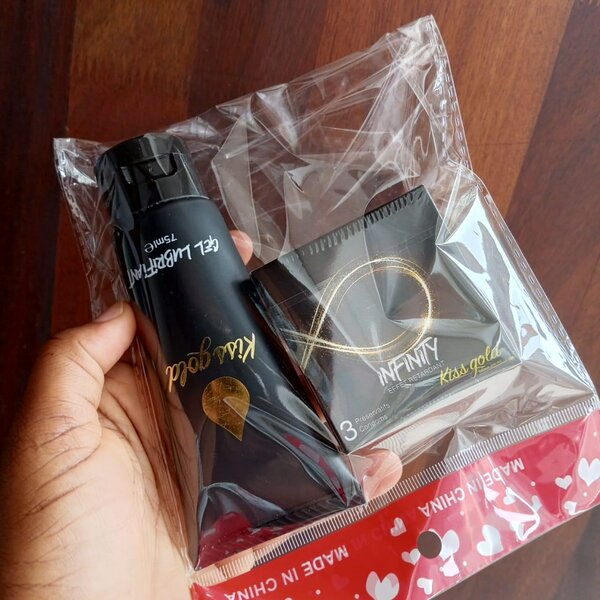 Lub + 3 préservatifs Kiss Gold