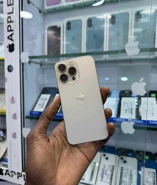 13 pro 128Go Casi neuf retour