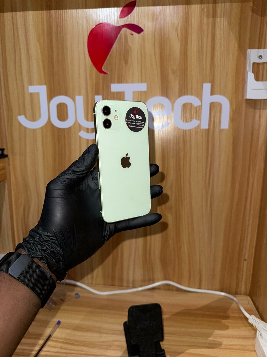 iPhone 12 d'occasion verte