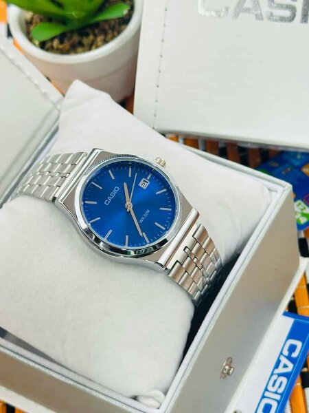 Montres aiguilles .