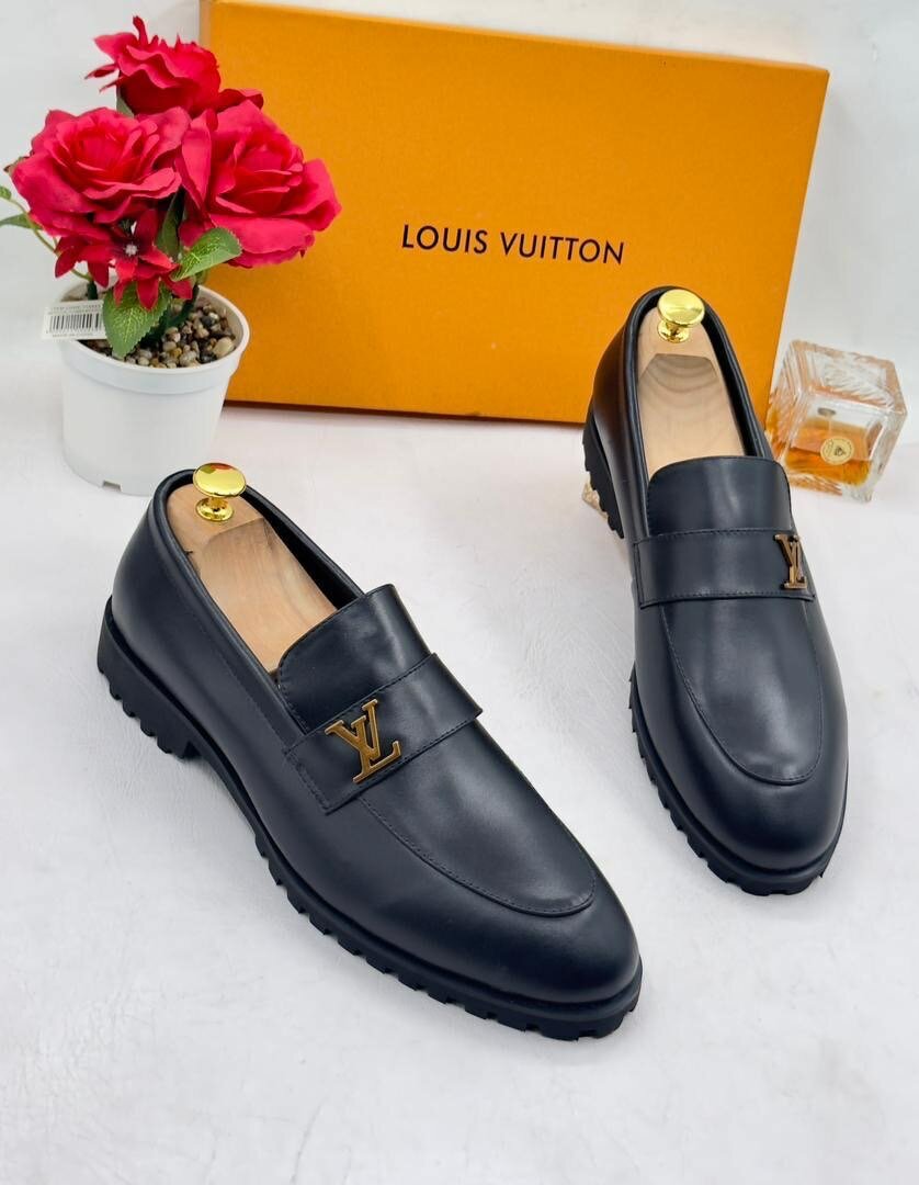 LOUIS VUITTON SHOE