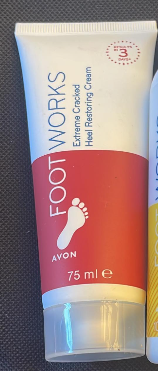 AVON Regenerating 3-day cream for cracked heels.