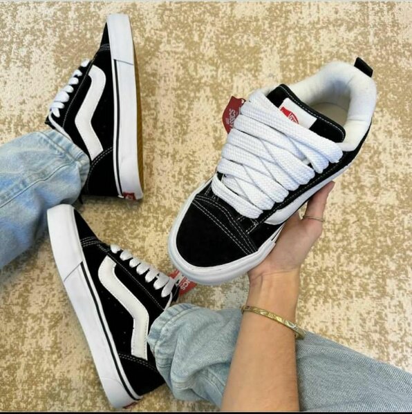 Baskets noires à lacets confortables