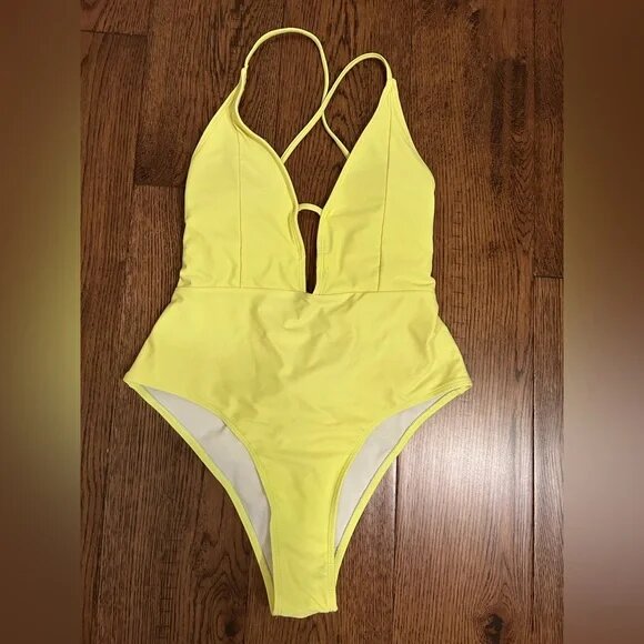 ONE PIECE SWIMMING SUIT AVAILABLE AS SEEN IN SIZE 8