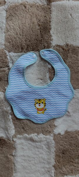 Bavoirs bébé mignons imprimés