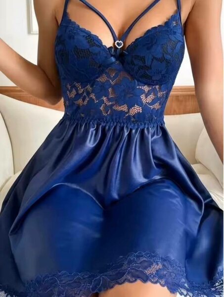 Nuisette en dentelle bleue