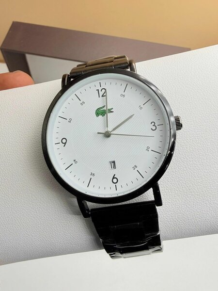 Montre élégante en acier inoxydable