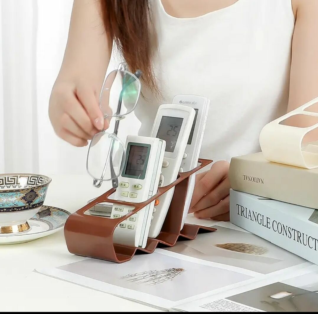 Support de Télécommandes à Multi-Couches