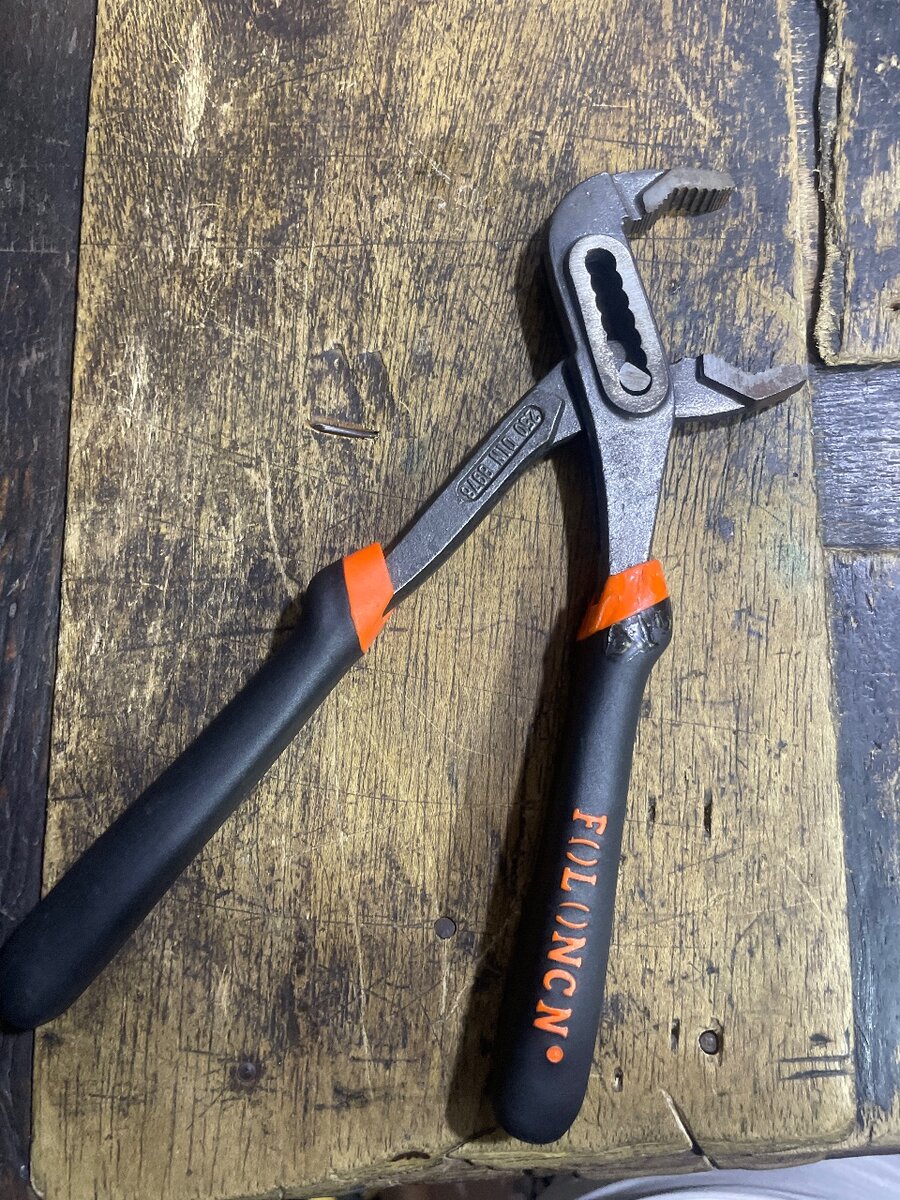 Pince multiprise robuste