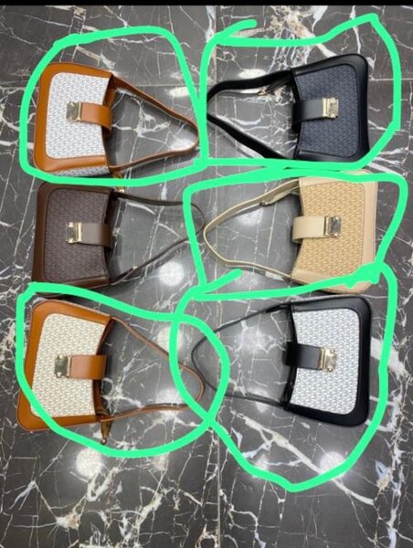 Sac à main tissé élégant