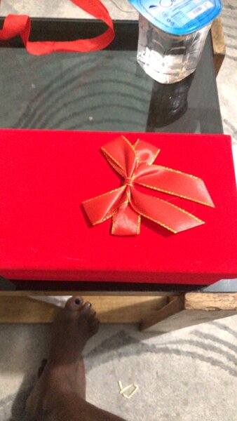 Coffret cadeau rouge élégant