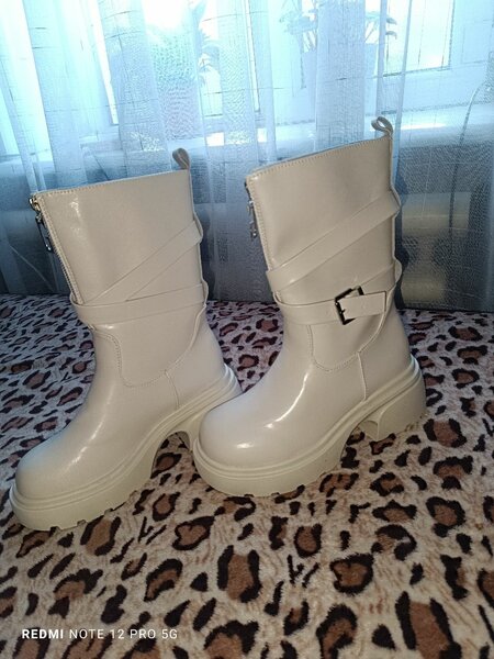 Новая обувь, черные зимние, светлые Деми.