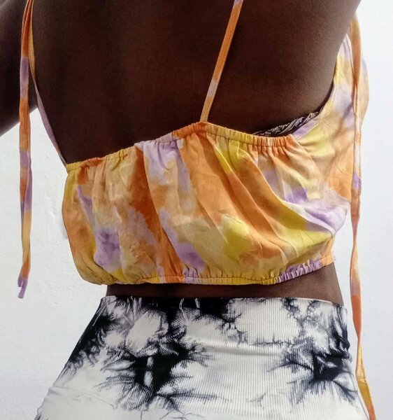 Top dos nu coloré chic