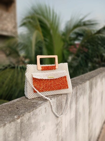 Sac perlé élégant beige