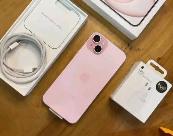 iPhone 13Rose avec Chargeur