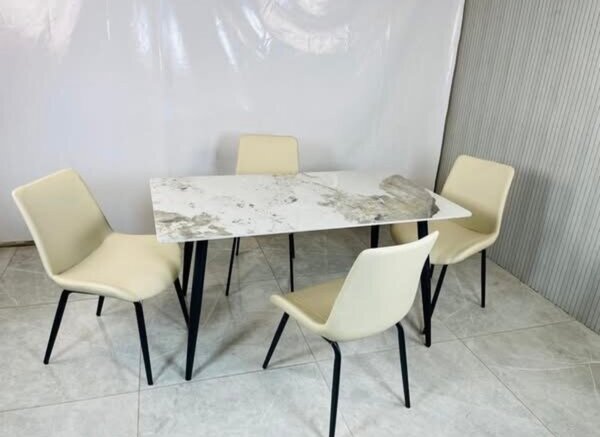 Table et chaises modernes