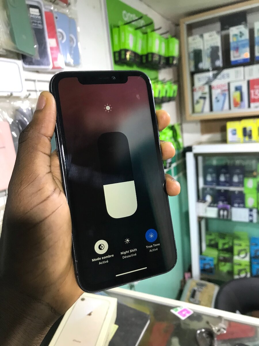 IPHONE 11 SANS ID 64 GIGA