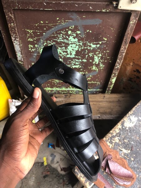 Sandales en cuir noir homme