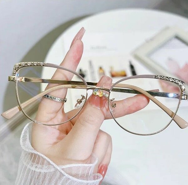 Vintage Cat Eye With Diamond Glasses