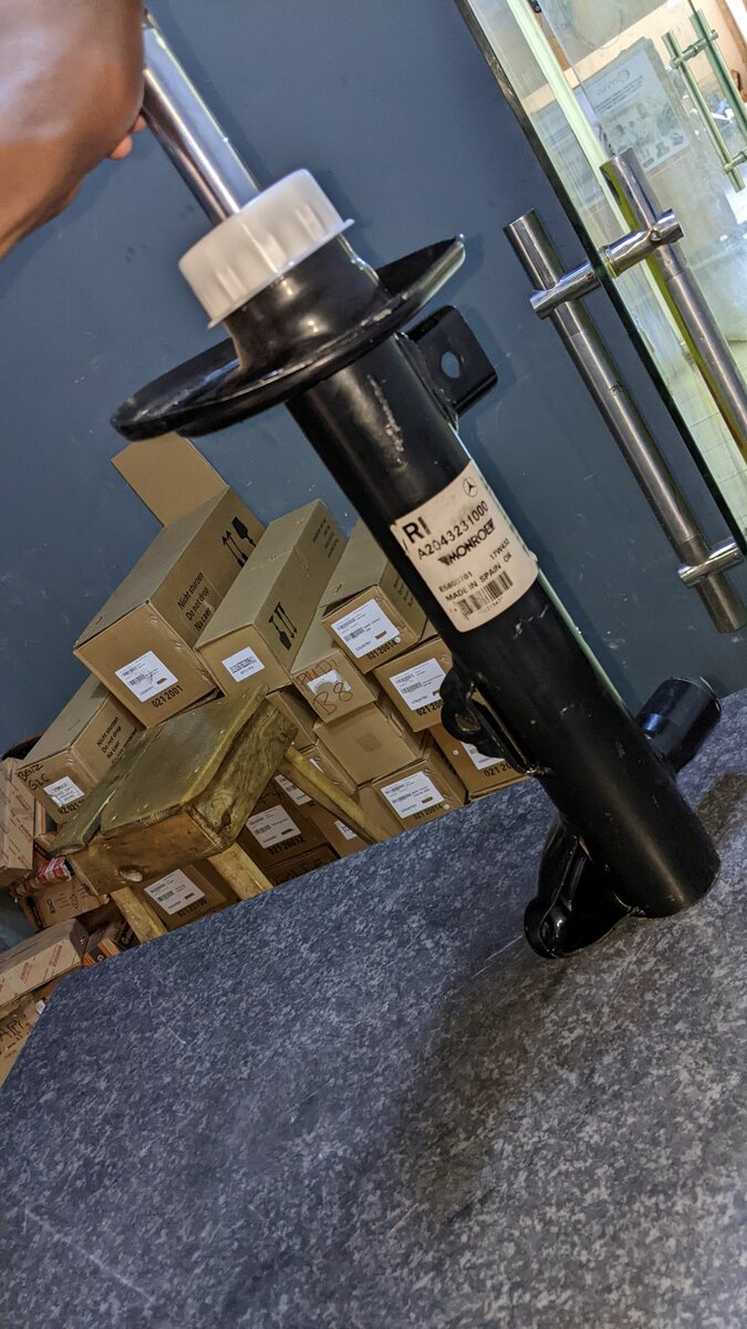 Electric  Air Shocks Absobers For Mercedes C300 4Matic S204