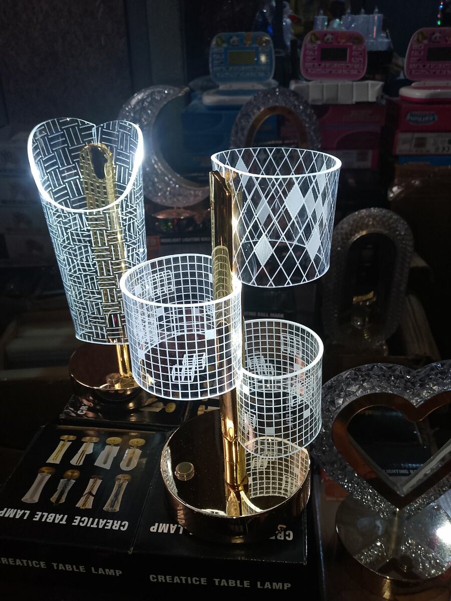 Lampe de table LED design moderne