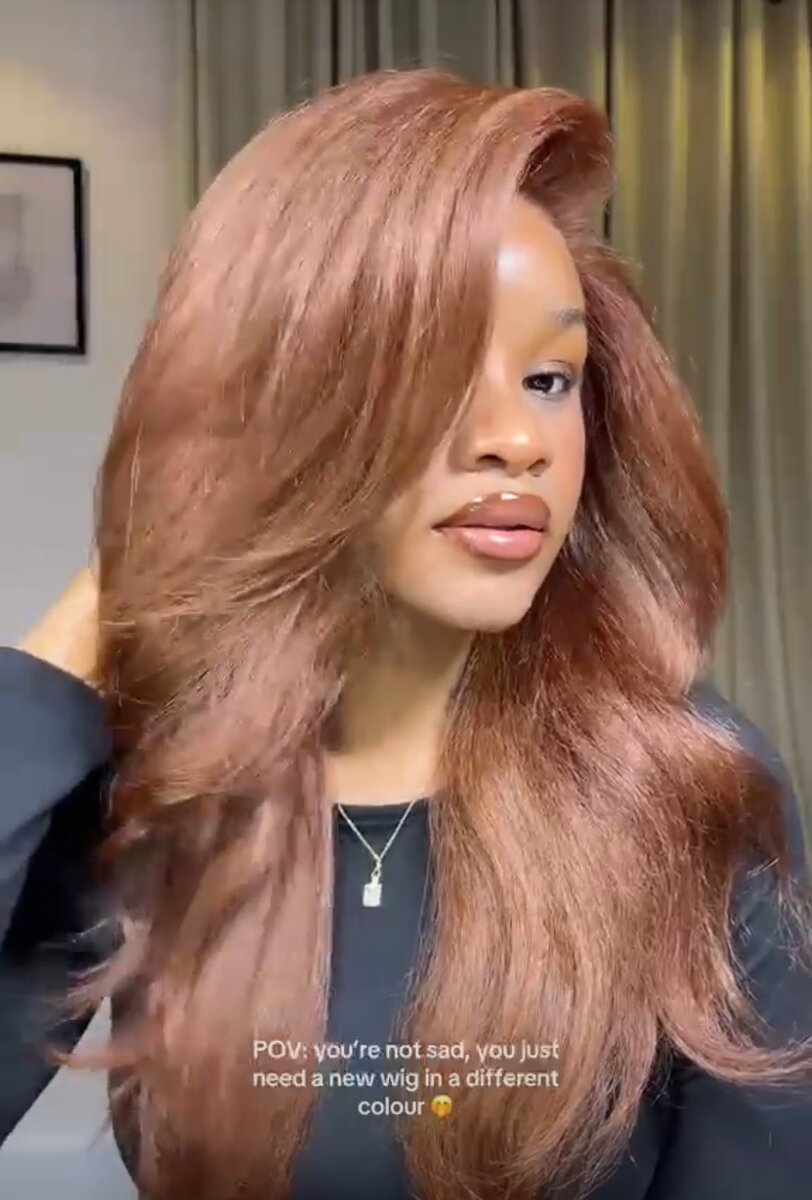 Perruque volumineuse auburn