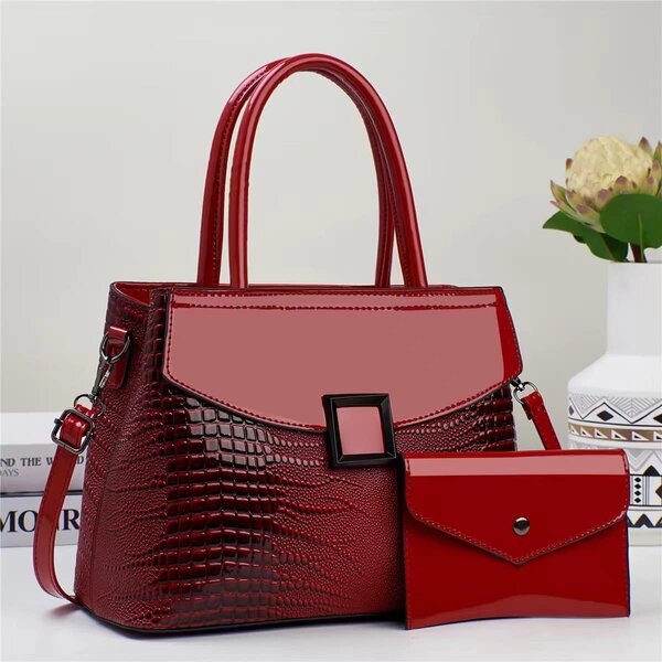 High-quality, stylish women's bag with an accessory