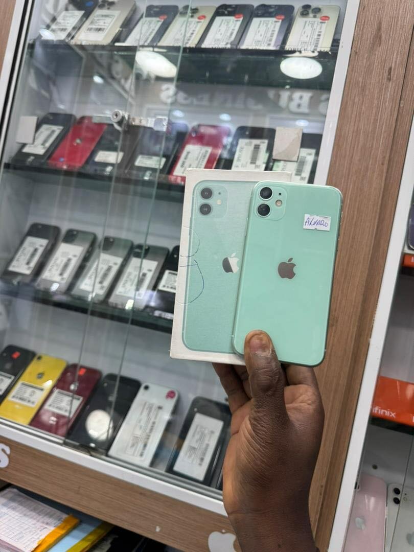 Iphone 11 simple avec carton