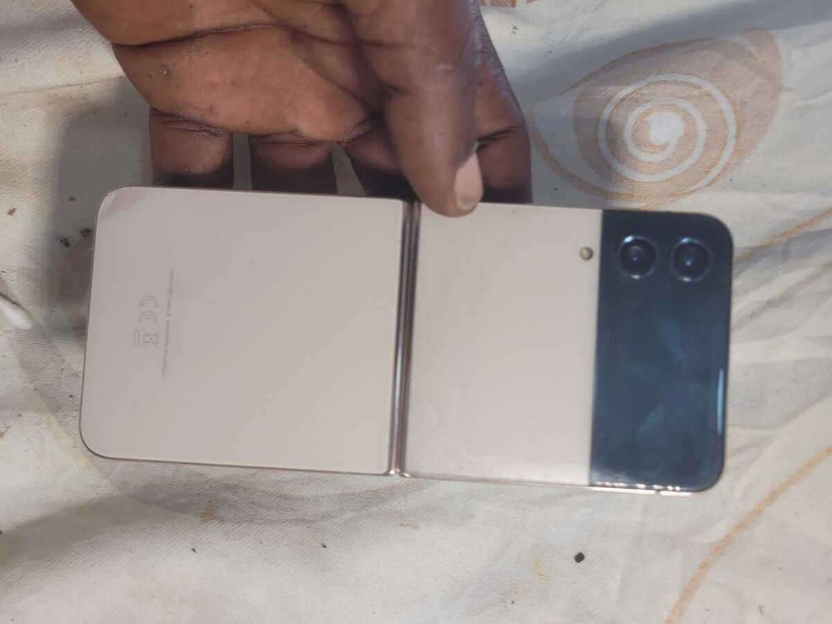 SAMSUNG FLIP 4 256/8G RAM