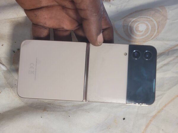 SAMSUNG FLIP 4 256/8G RAM