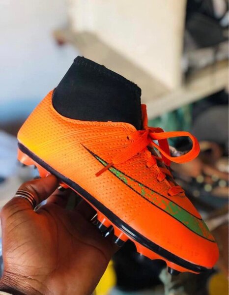 kids soccer boots