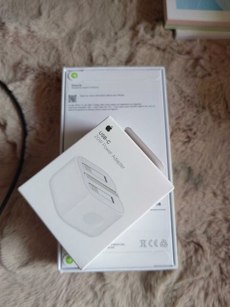 iPhone 16avec adaptateur USB-C