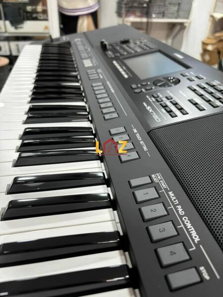 Synthétiseur Yamaha PSR-SX720