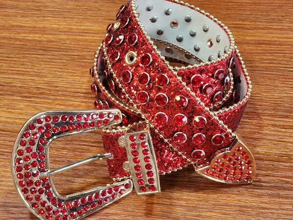 Ceinture rouge scintillante