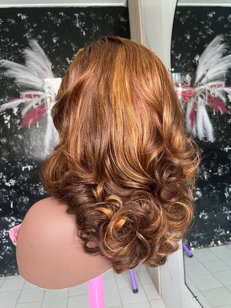 Perruque Ondulée en Dentelle