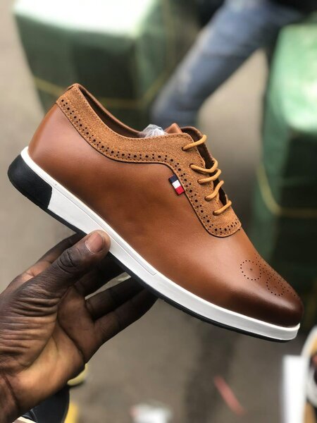 Chaussures en cuir marron homme