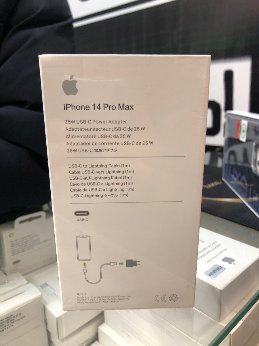 Комплектная зарядка на IPhone