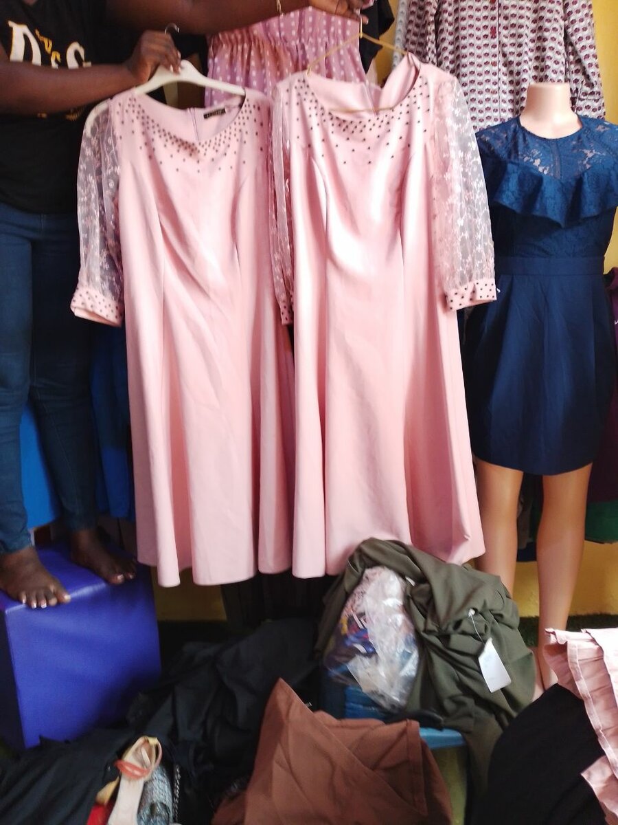 A shape midi dress with lace sleeve