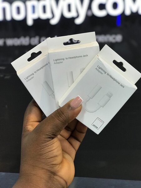 Lighting to headphone jack adapter