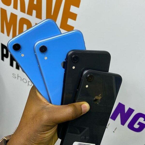 Smartphones Apple iPhone XR