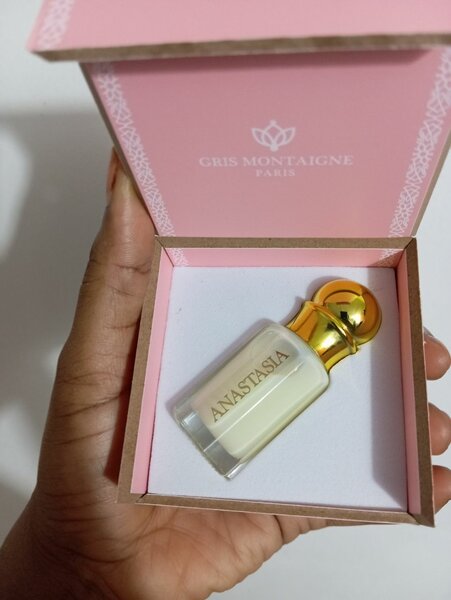 Musc Tahara Rouge Absolu, Anas